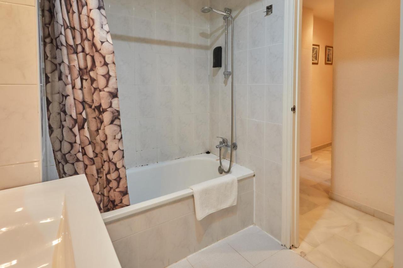Two Bedrooms Leonor Davalos Севілья Екстер'єр фото